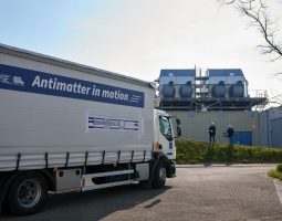 CERN trasporta antimateria su un camion
