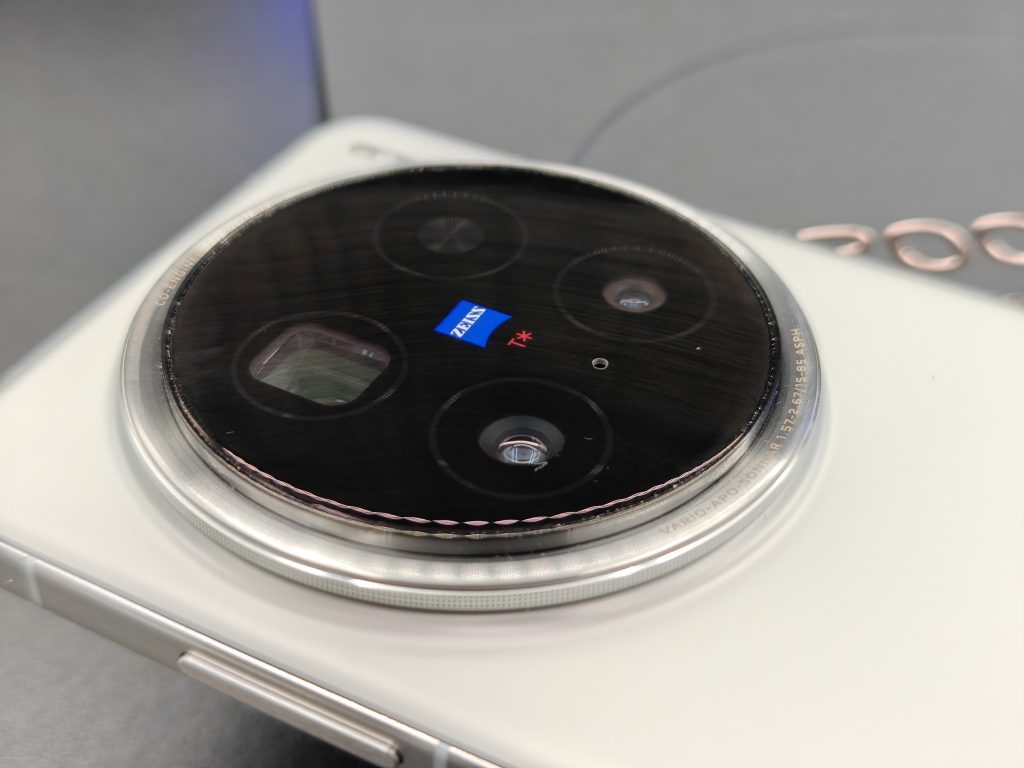 vivo X200 Ultra: avrà un doppio chip fotografico dedicato