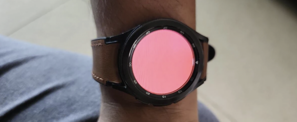 Galaxy Watch 4 colpito dal “red screen of death”