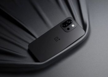 OnePlus 15 display con refresh rate a 165Hz e risoluzione 1.5K: tutti i dettagli trapelati