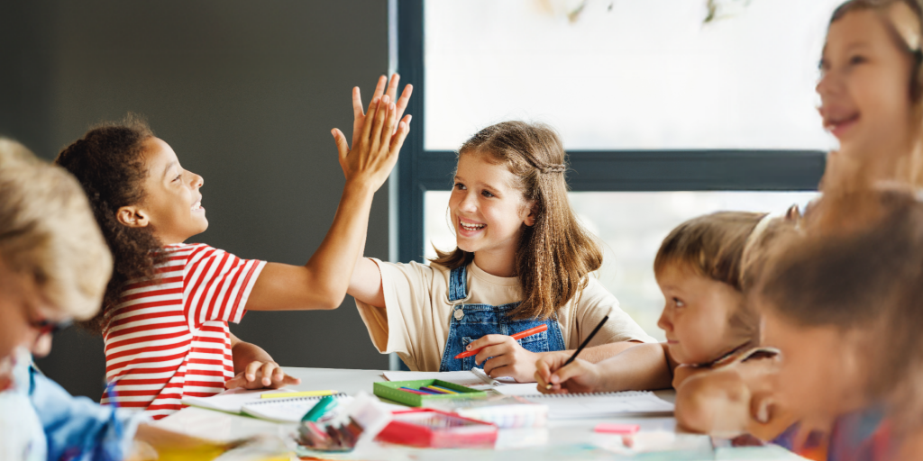 “Un Click per la Scuola” viene rilanciato da Amazon con Save the Children: settima edizione al via