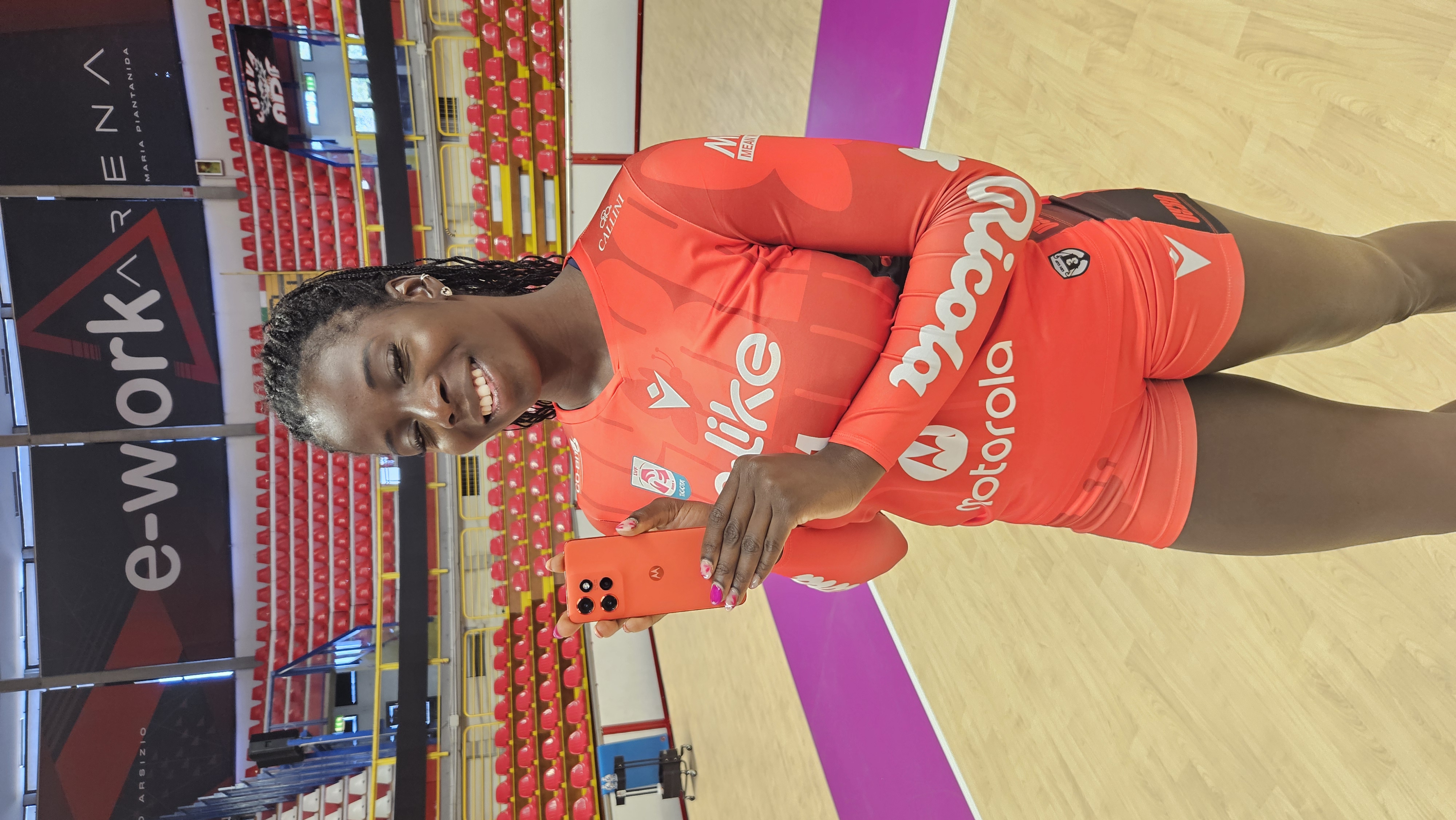 Motorola rafforza il suo impegno nello sport: rinnovate le partnership con Pallacanestro Varese e UYBA Volley
