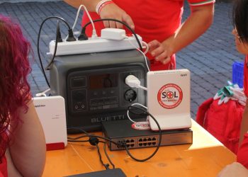 FRITZ! supporta la Croce Rossa Italiana di Pieve Emanuele con tecnologia e connettività d’emergenza