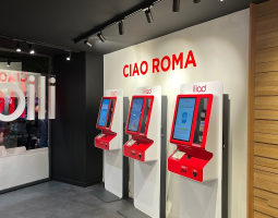 Francesco Totti in diretta all’iliad Store di Roma per un podcast esclusivo