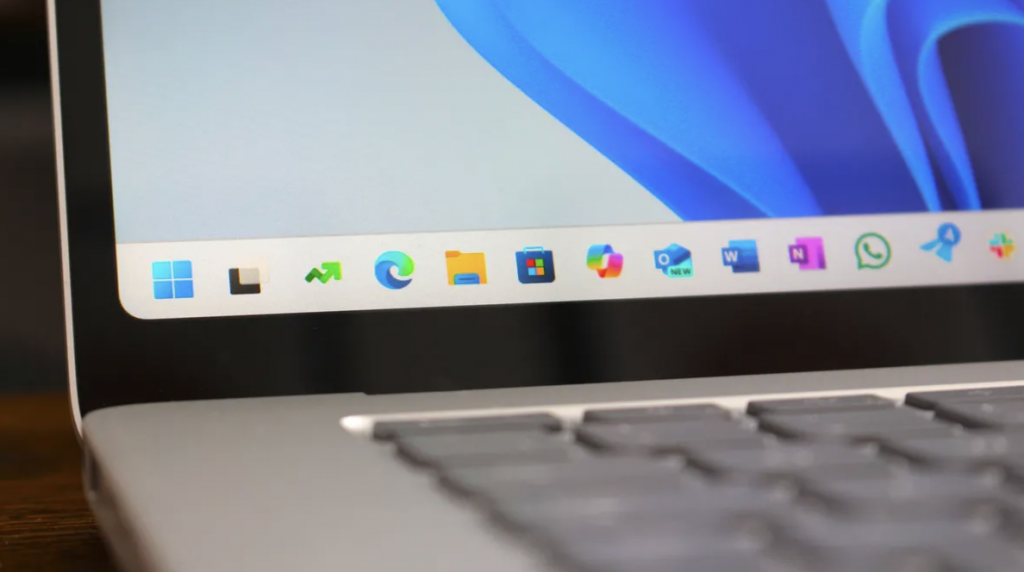 Microsoft prepara una taskbar più personalizzabile su Windows 11