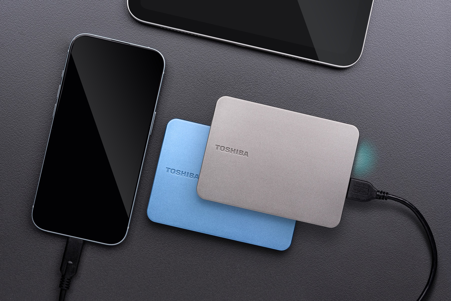 Toshiba Canvio: hard disk colorati per la festa della mamma