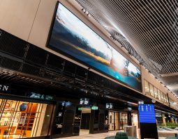 LG digital signage illumina l'Aeroporto di Francoforte