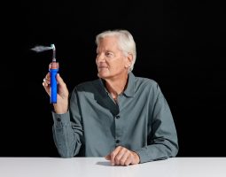 Dyson CameraJet vede tra i denti e colpisce la placca