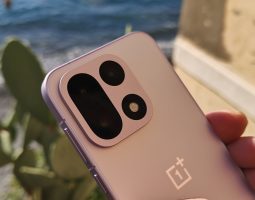 OnePlus 16 leak 240Hz, Snapdragon 8 Elite Gen 6 Pro e batteria 9000mAh