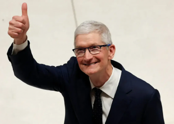 Tim Cook Apple: smentiti i rumor sul ritiro