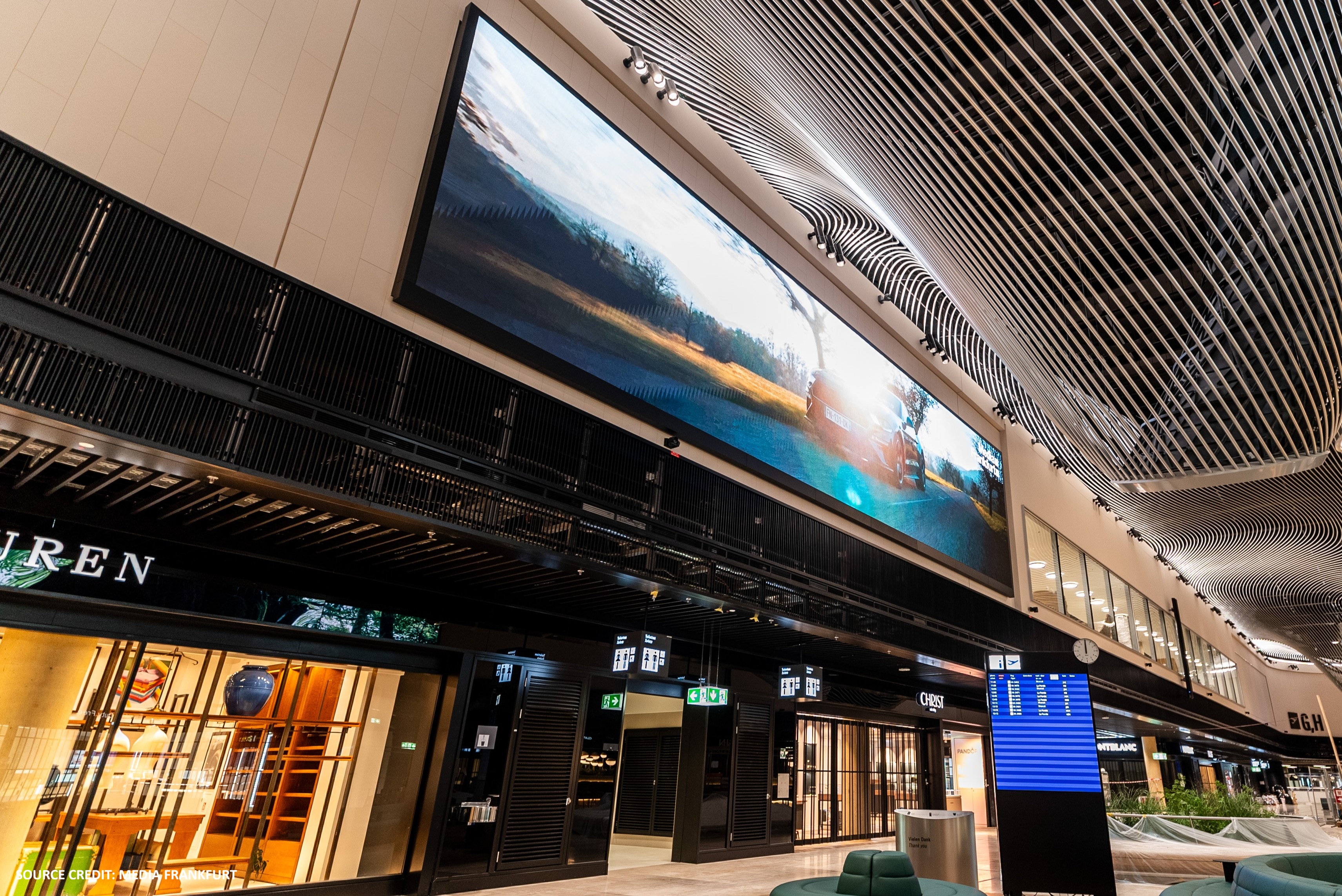 LG digital signage illumina Francoforte