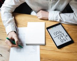 Mercato dell’attesa: i prodotti che gli italiani osservano per mesi