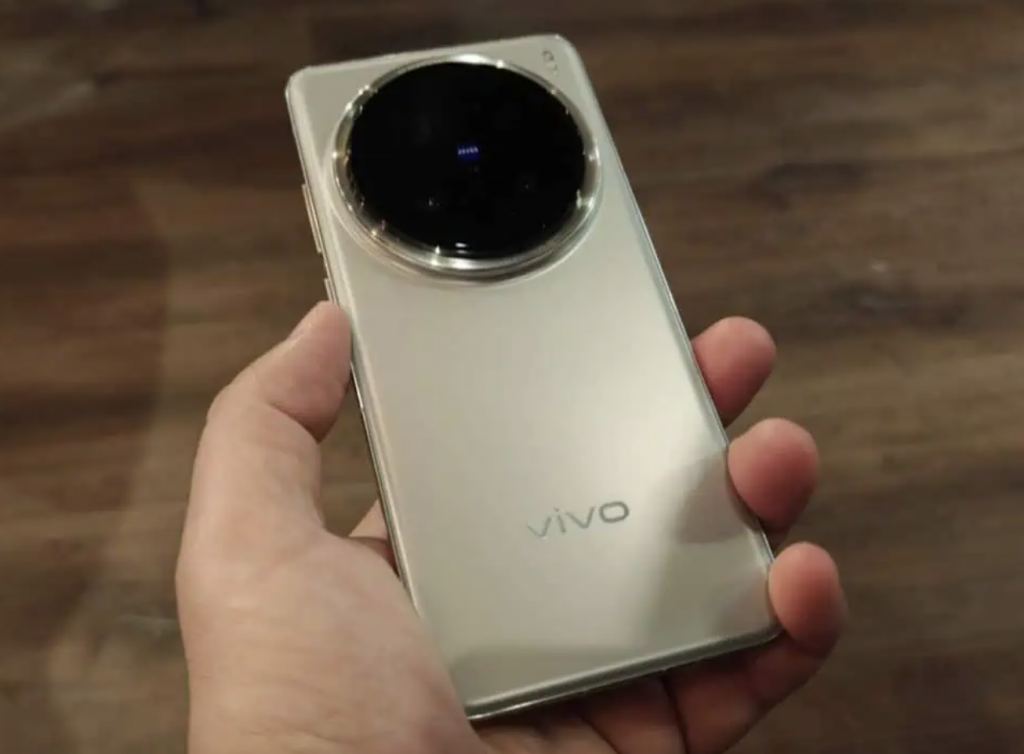 Vivo X200 Ultra potrebbe avere il pulsante azione