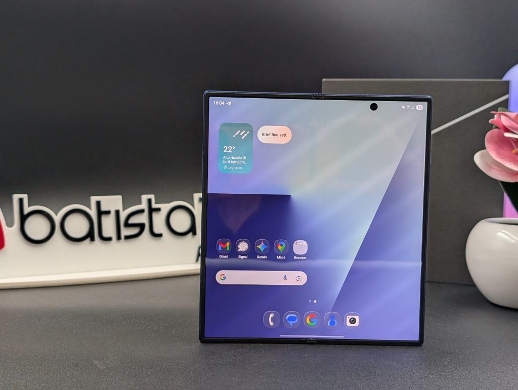 Galaxy Z Fold 8: Samsung spinge su una piega meno visibile