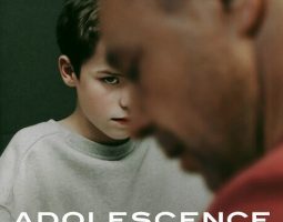 Adolescence su Netflix: come proteggere i giovani online