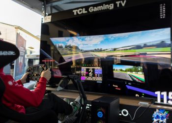 TCL porta l’adrenalina del racing a Milano