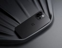 OnePlus 15 display con refresh rate a 165Hz e risoluzione 1.5K: tutti i dettagli trapelati