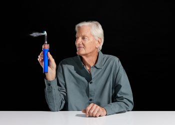 Dyson CameraJet vede tra i denti e colpisce la placca