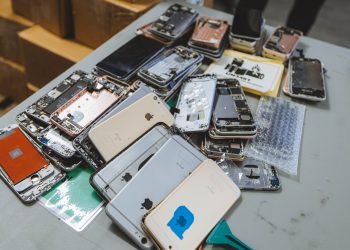 Almeno l’85% degli italiani conserva uno smartphone inutilizzato