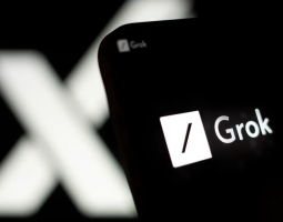 Grok AI: 370 mila conversazioni rese pubbliche senza consenso