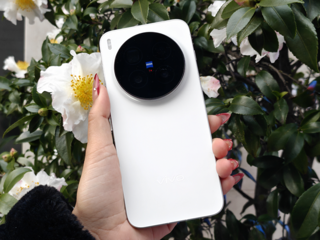 vivo X300 Ultra e X300 FE verso il lancio globale