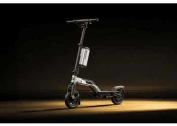 NAVEE Fold P10 si piega in tre e arriva a IFA