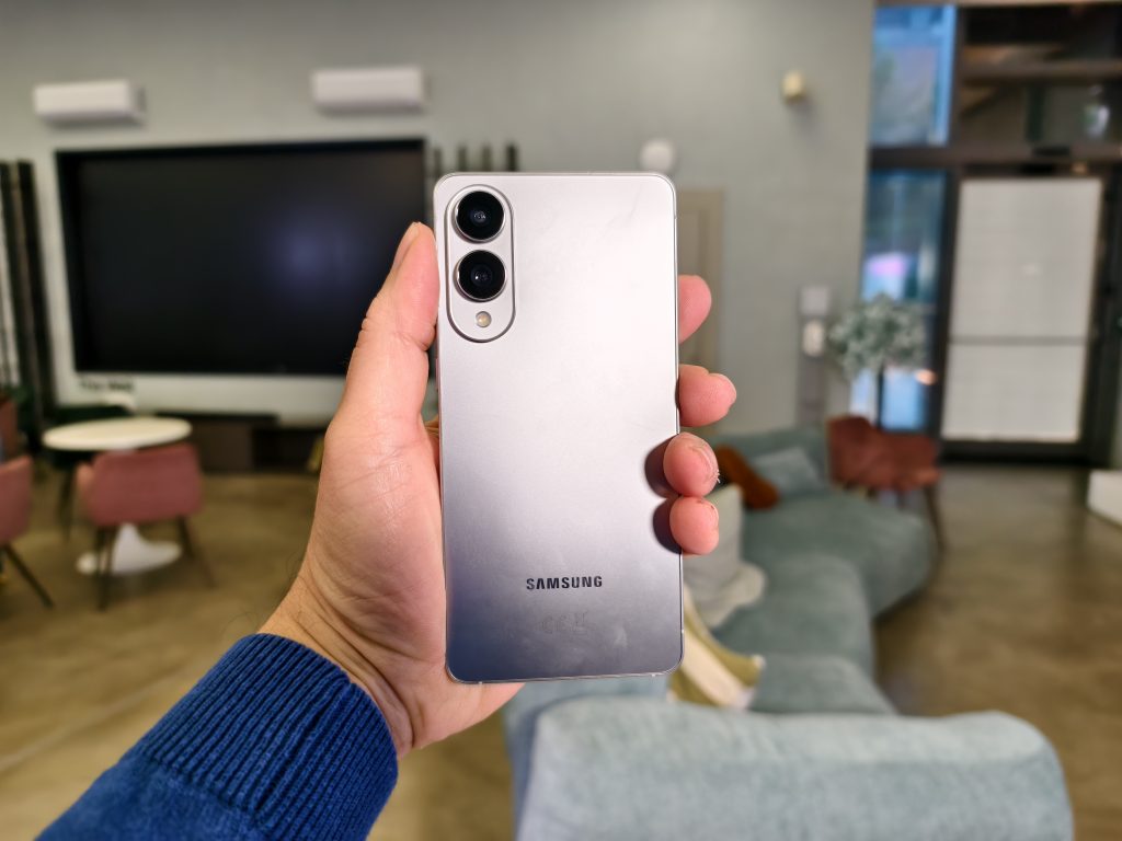 Samsung potrebbe sostituire S26+ con Galaxy S26 Edge