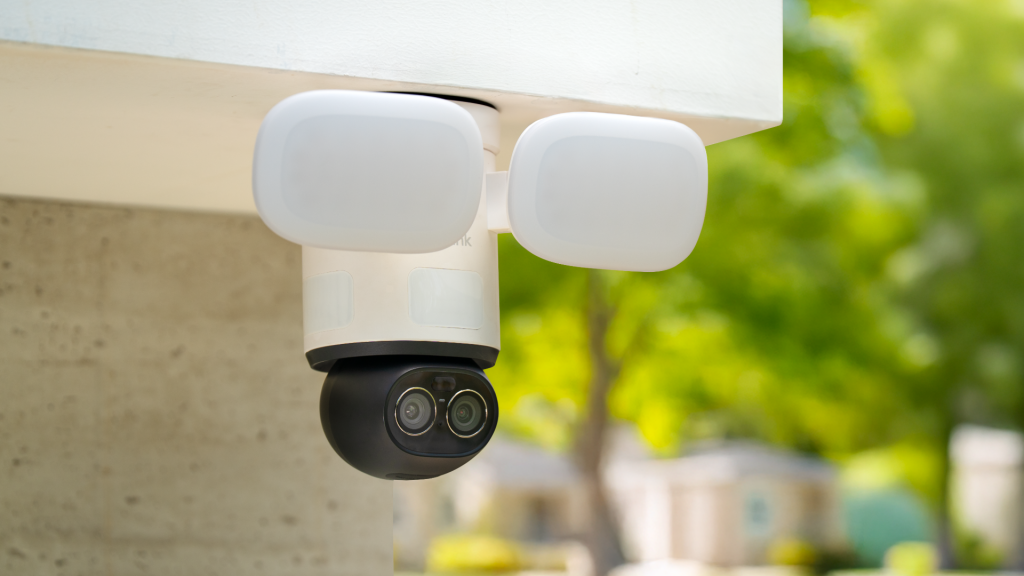 Reolink TrackFlex Floodlight WiFi arriva in Italia