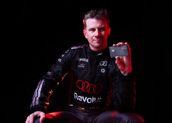 Carta Audi Revolut F1: titanio e vantaggi