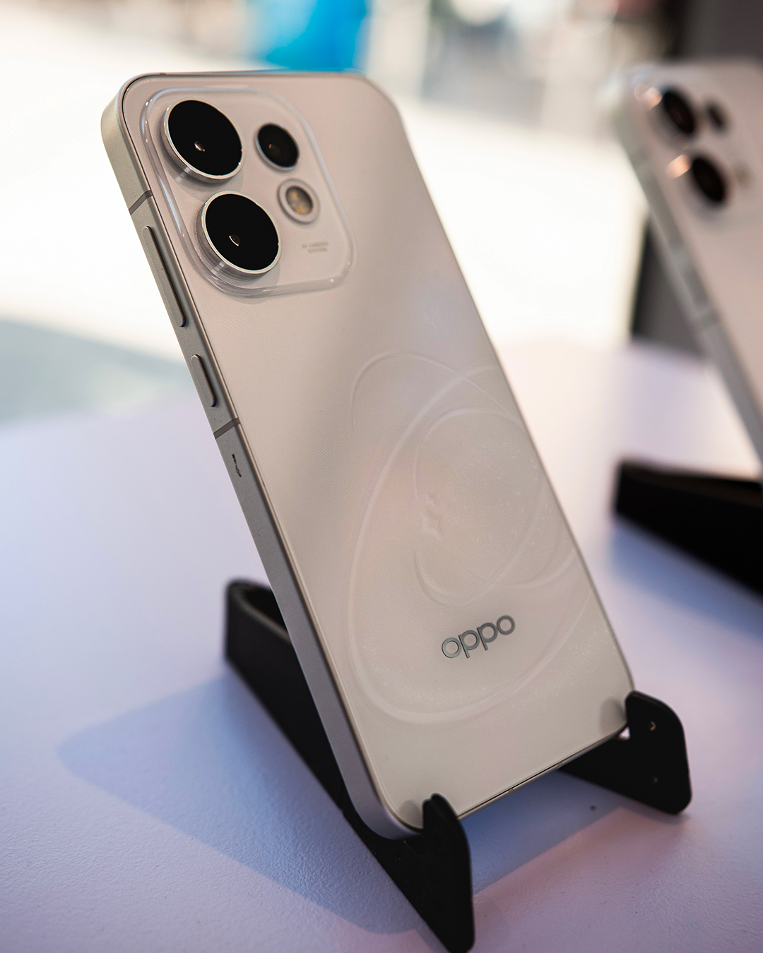 OPPO e BABYMONSTER trasformano Milano in un set creativo