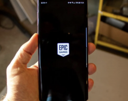 Epic Games accusa Apple e Google di pratiche "da gangster"