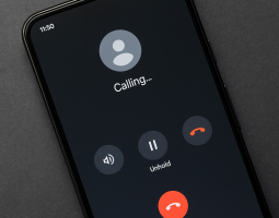 Google Phone: l'app potrebbe implementare un nuovo pulsante "Unhold"
