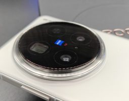 vivo X200 Ultra: avrà un doppio chip fotografico dedicato