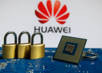 Huawei, furto di segreti sui chip: ex dipendenti condannati a Shanghai
