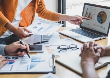 Spesa aziende 2025: boom AI e trasferte