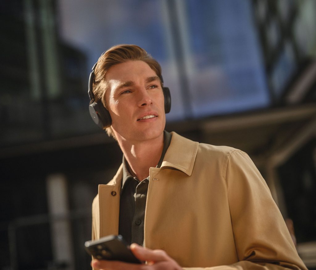 Jabra Evolve3 si rinnova con tre cuffie per lavoro ibrido e ufficio