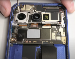 Google Pixel 10 teardown più semplice grazie al nuovo design interno