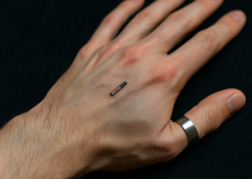 RFID chip: un mago resta bloccato nel suo impianto