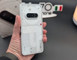 Nothing Phone 4a Pro in arrivo con batteria da 5.080 mAh e certificazione EPREL