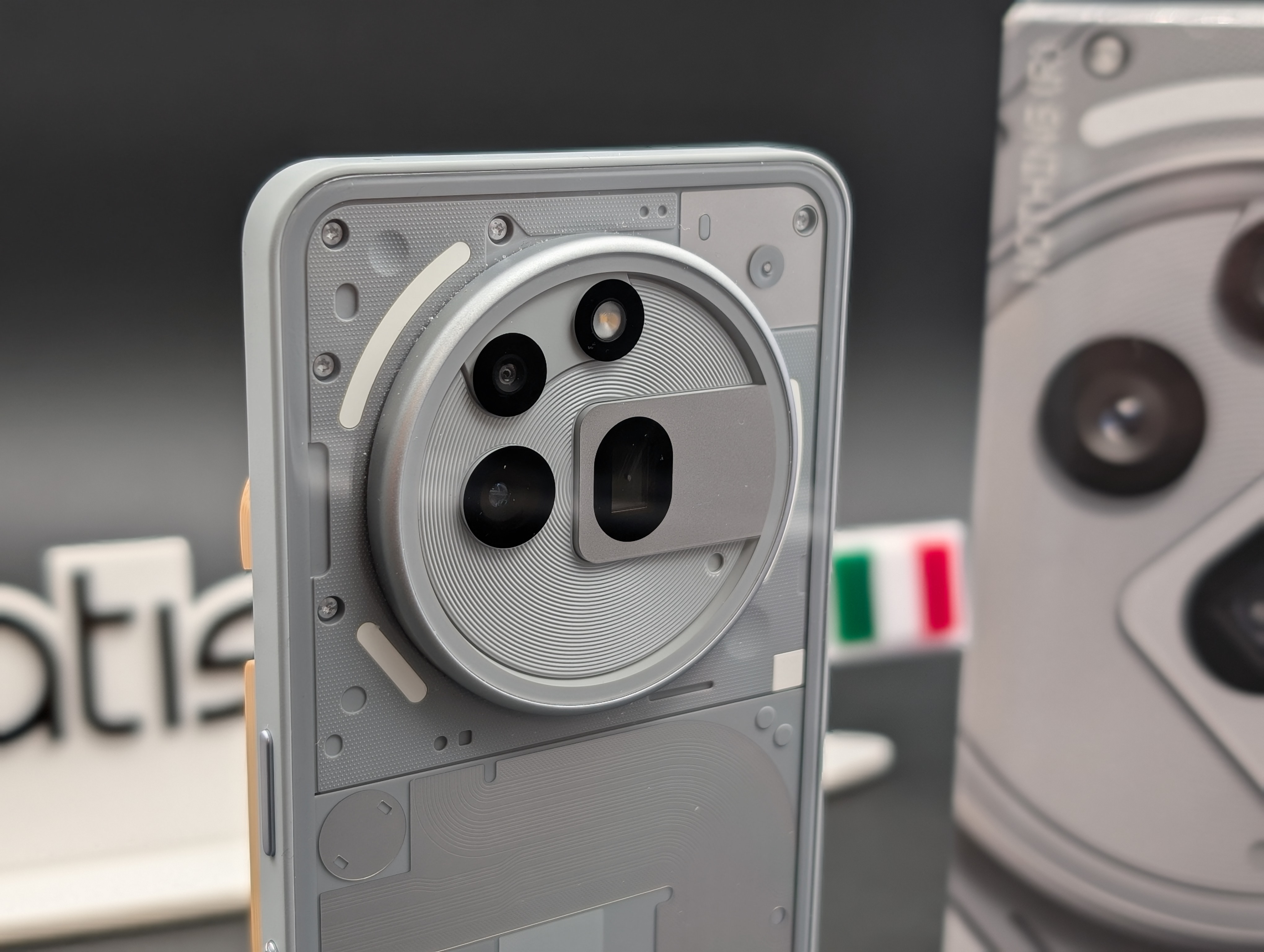 Nothing Phone (3): Snapdragon 8 Elite, tripla fotocamera pro e batteria extra-large in arrivo a luglio