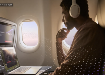 Amazon Leo lancia l’antenna che sfida Starlink in volo