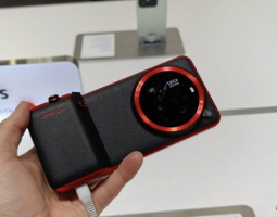 Xiaomi 17 Ultra avrà lo zoom ottico continuo