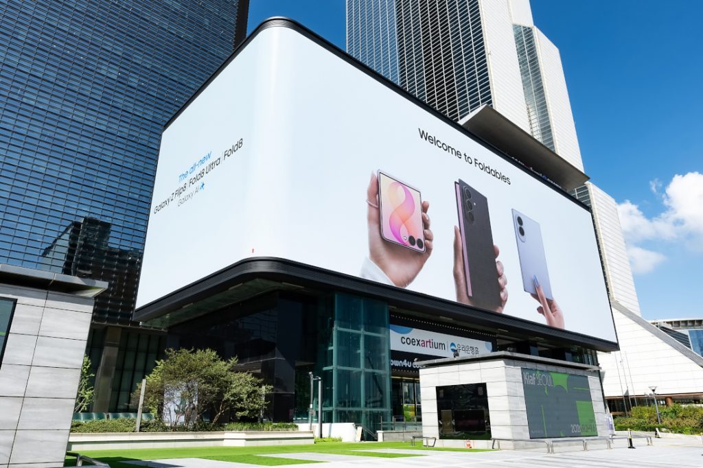 Galaxy Z8 protagonista della nuova campagna di Samsung