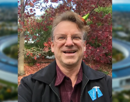Chris Espinosa: 50 anni dentro Apple raccontati