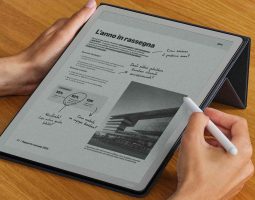 Kindle Scribe Colorsoft arriva finalmente in Italia