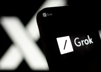 Grok AI: 370 mila conversazioni rese pubbliche senza consenso