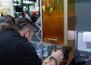 xTool F2 Ultra UV: l’incisore laser che rivoluziona l’incisione su vetro